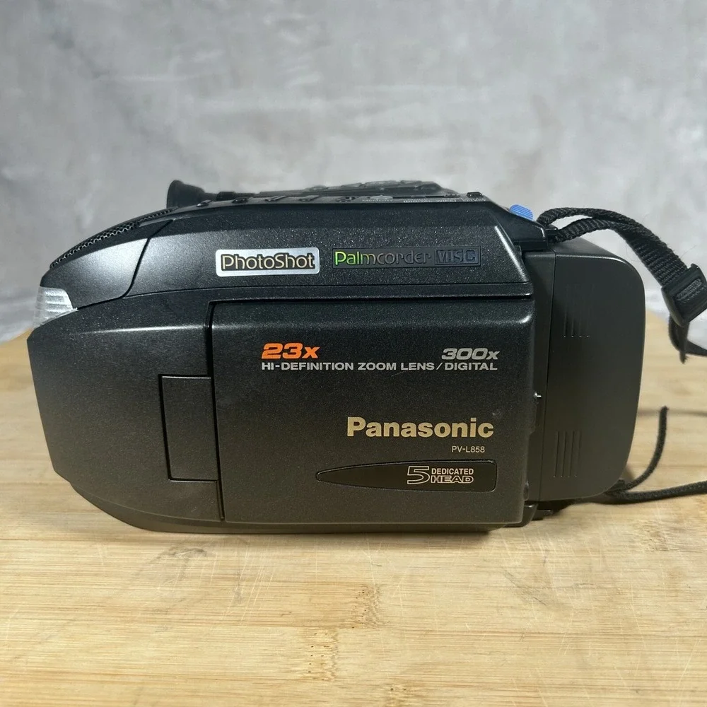 Panasonic Palmcorder PV-L858D VHS-C Photoshot Camcorder Bundle TESTED WORKING